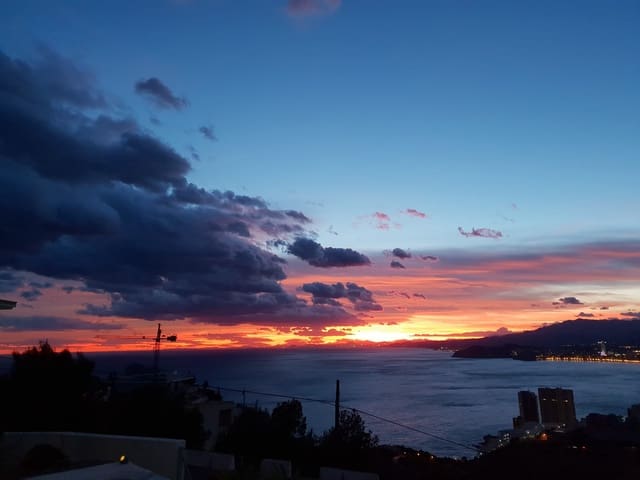 4 sypialnia Willa na sprzedaż w Benidorm z basenem garażem - 4 500 000 € (Ref: 8433035)