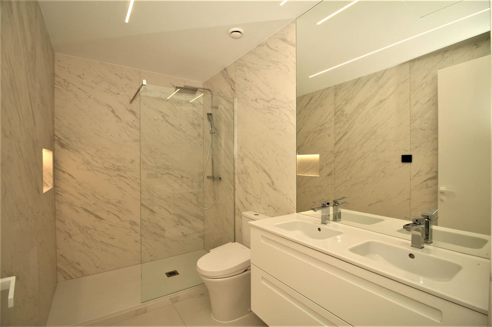 5 soveværelse Villa til salg i Altea med swimmingpool - € 2.350.000 (Ref: 8433175)