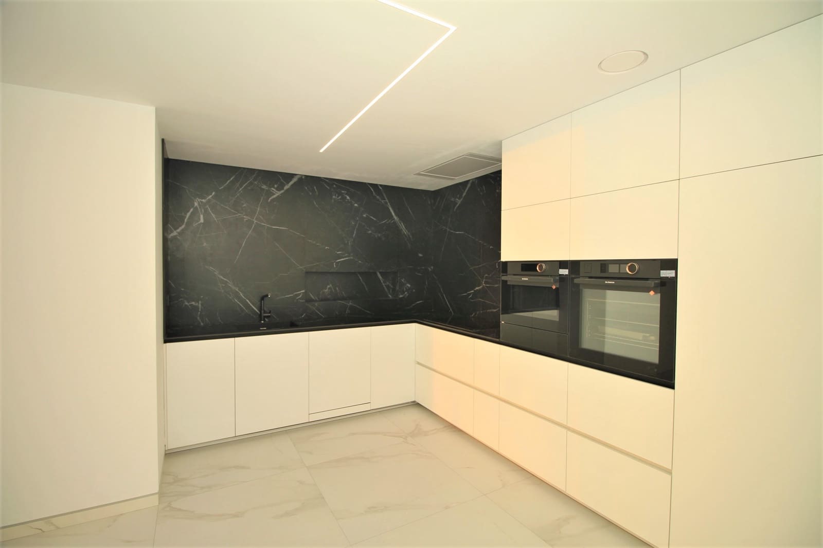 5 soveværelse Villa til salg i Altea med swimmingpool - € 2.350.000 (Ref: 8433175)