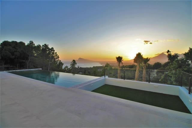 5 bedroom Villa for sale in Altea with pool - € 2,350,000 (Ref: 8433175)