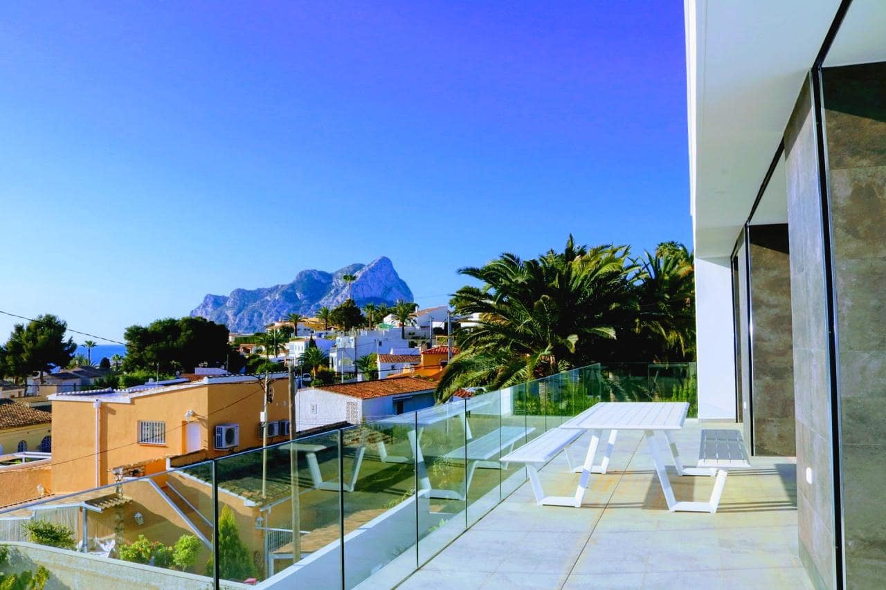 4 slaapkamer Villa te koop in Calpe / Calp met zwembad - € 1.025.000 (Ref: 8569182)