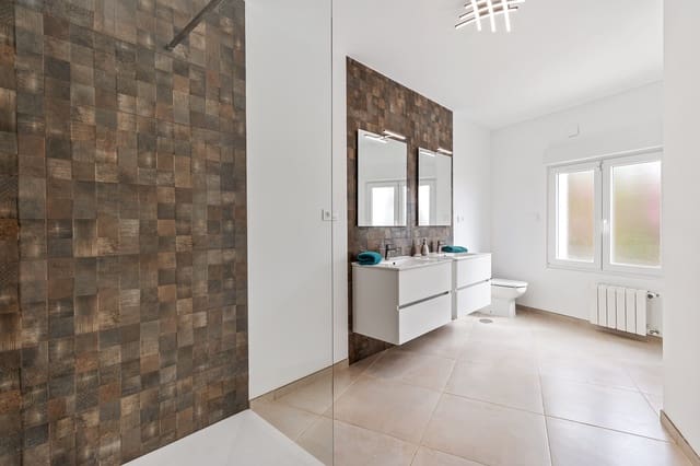 4 bedroom Villa for sale in Calpe / Calp with pool garage - € 999,900 (Ref: 9092262)