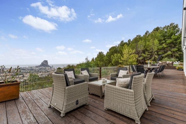 4 bedroom Villa for sale in Calpe / Calp with pool garage - € 999,900 (Ref: 9092262)