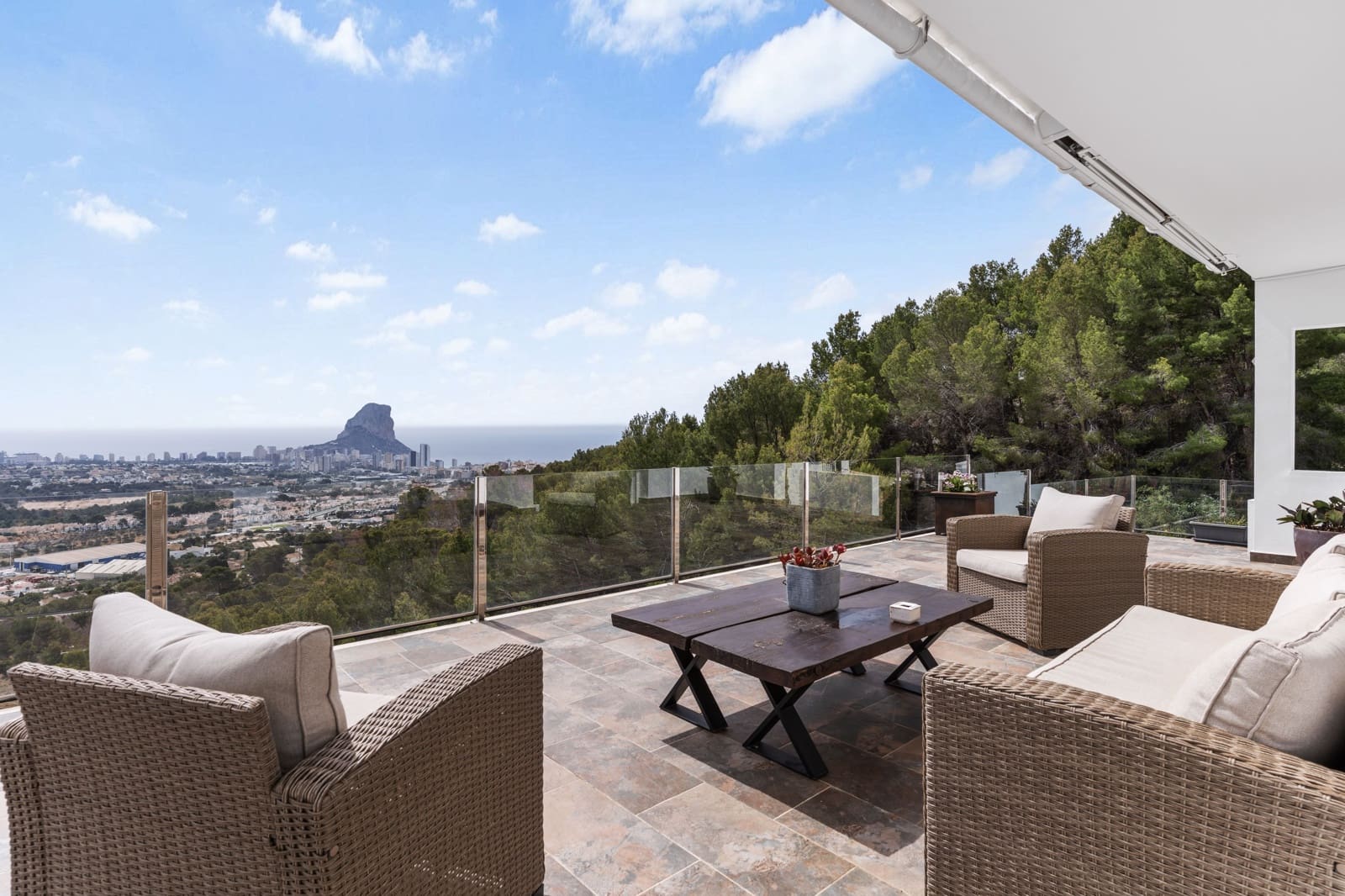 4 sypialnia Willa na sprzedaż w Calpe / Calp z basenem garażem - 999 900 € (Ref: 9092262)