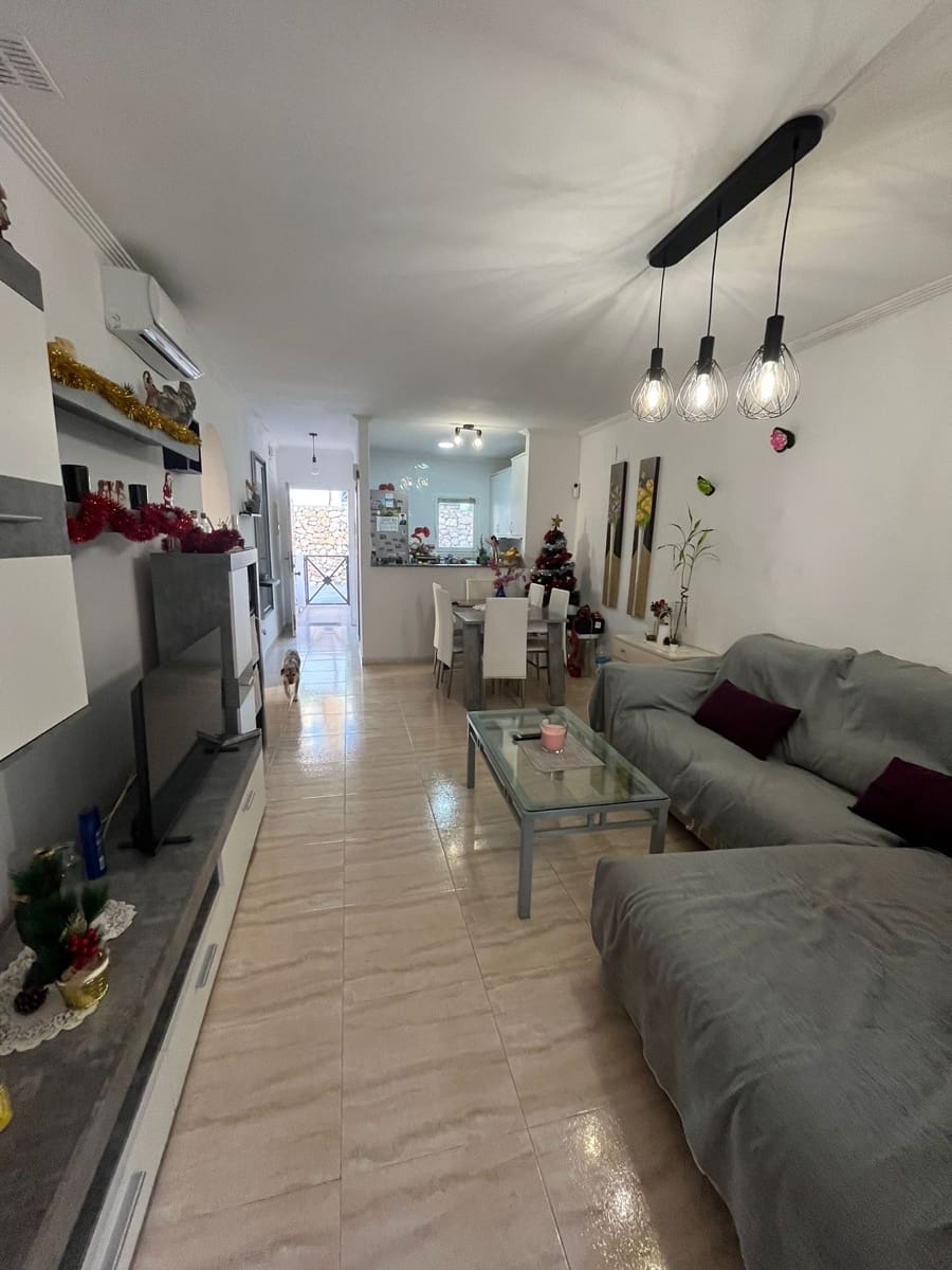 2 bedroom Apartment for sale in Calpe / Calp with garage - € 290,000 (Ref: 9493905)