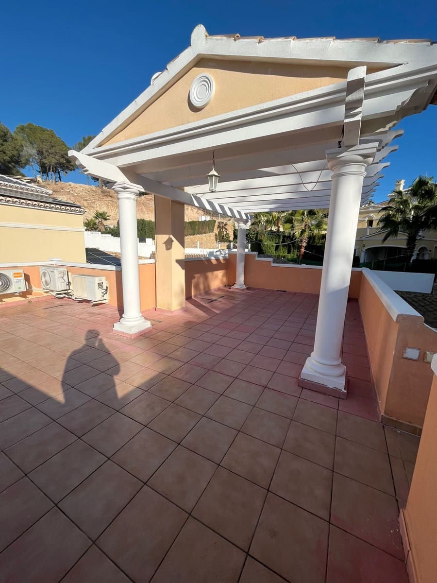 2 bedroom Apartment for sale in Calpe / Calp with garage - € 290,000 (Ref: 9493905)