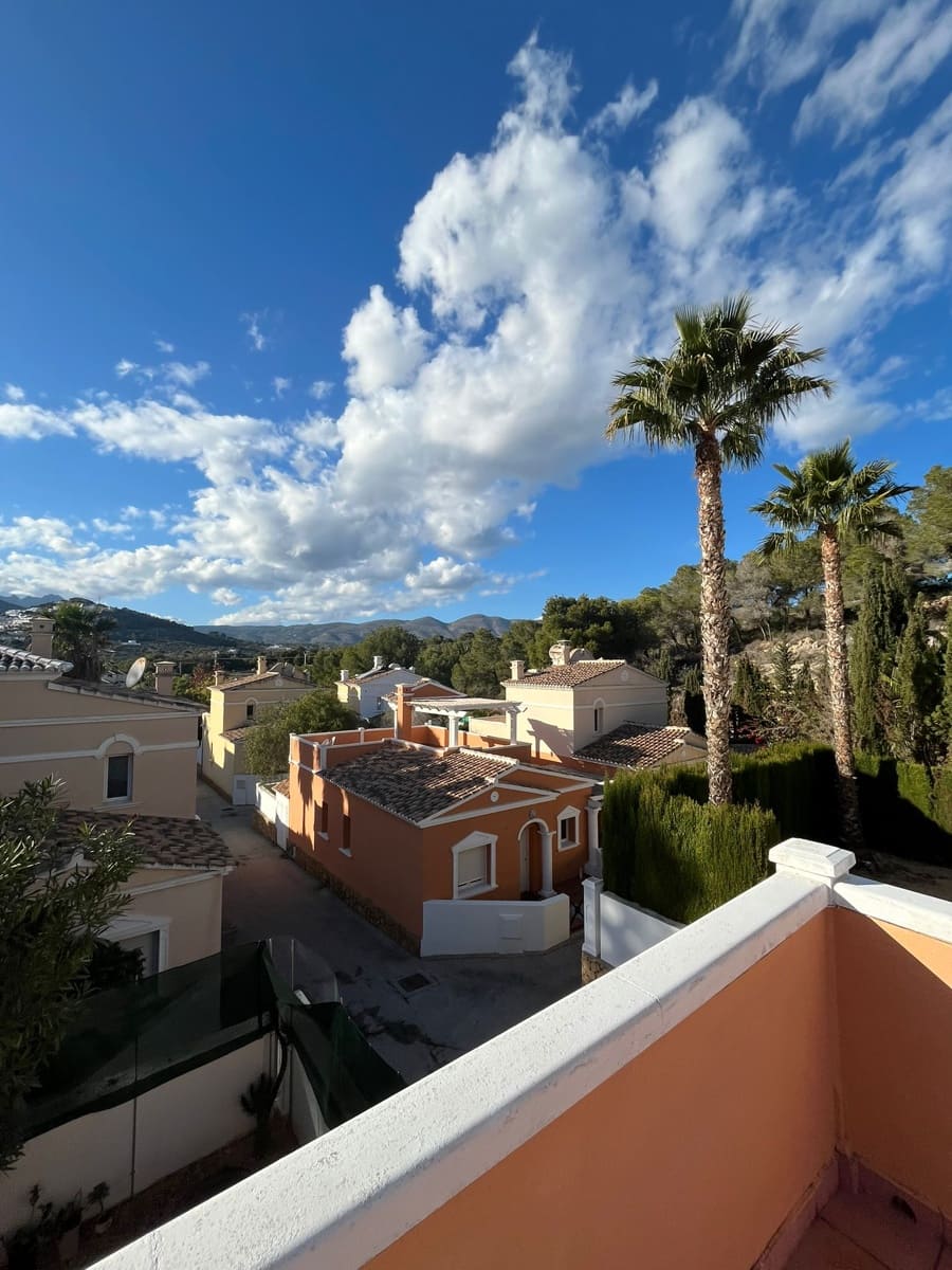 2 bedroom Apartment for sale in Calpe / Calp with garage - € 290,000 (Ref: 9493905)