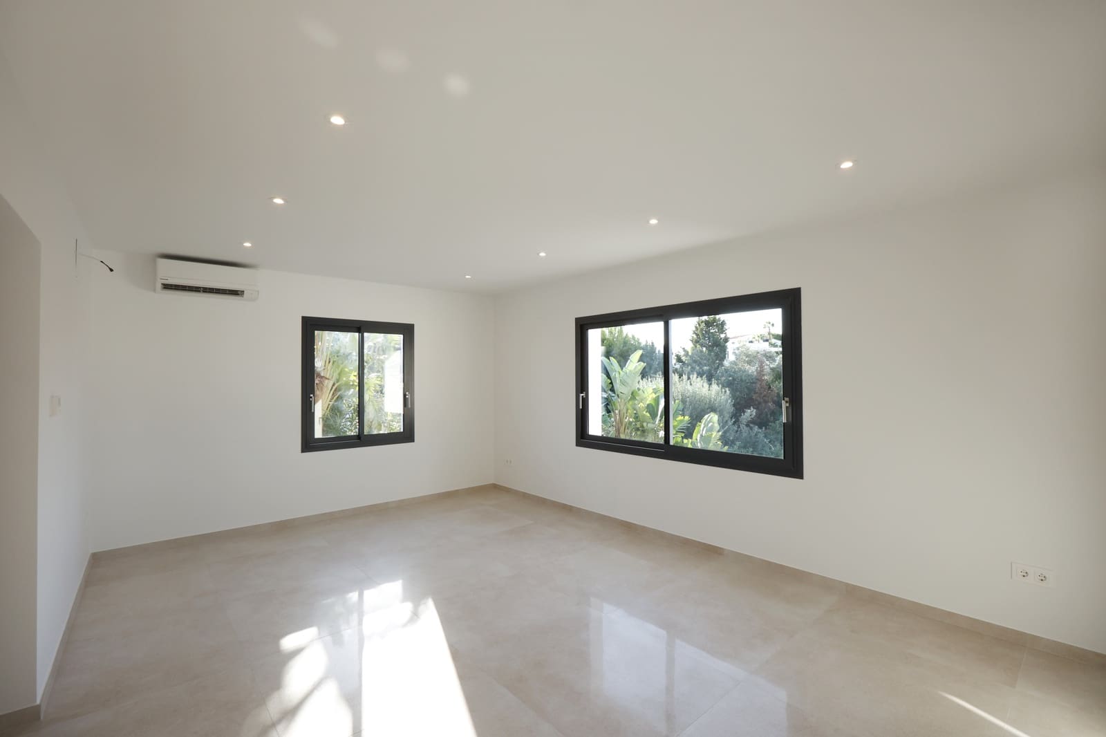 4 soveværelse Villa til salg i Calpe / Calp med swimmingpool - € 840.000 (Ref: 9569218)