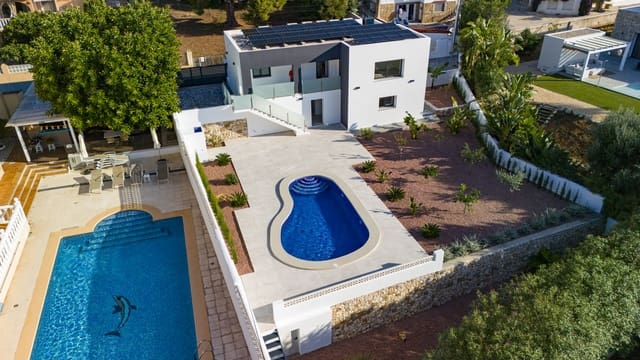 4 soveværelse Villa til salg i Calpe / Calp med swimmingpool - € 840.000 (Ref: 9569218)