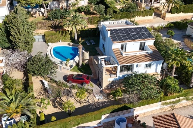 4 soverom Villa til salgs i Calpe / Calp med svømmebasseng garasje - € 849 000 (Ref: 9713399)