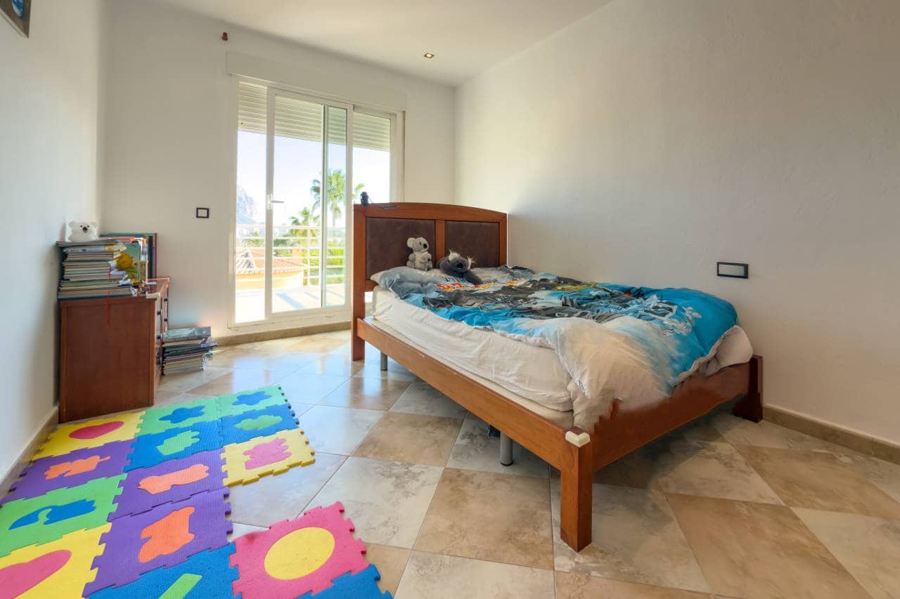 4 bedroom Villa for sale in Calpe / Calp with pool garage - € 750,000 (Ref: 9733680)