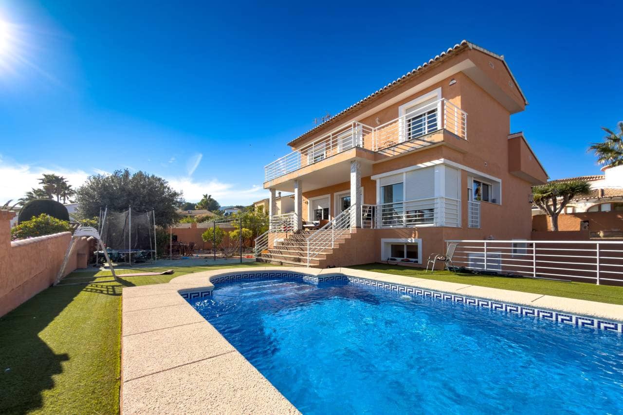 4 bedroom Villa for sale in Calpe / Calp with pool garage - € 750,000 (Ref: 9733680)