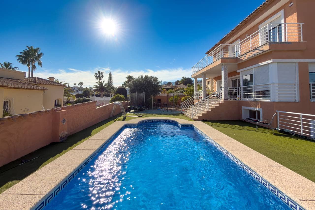 4 bedroom Villa for sale in Calpe / Calp with pool garage - € 750,000 (Ref: 9733680)