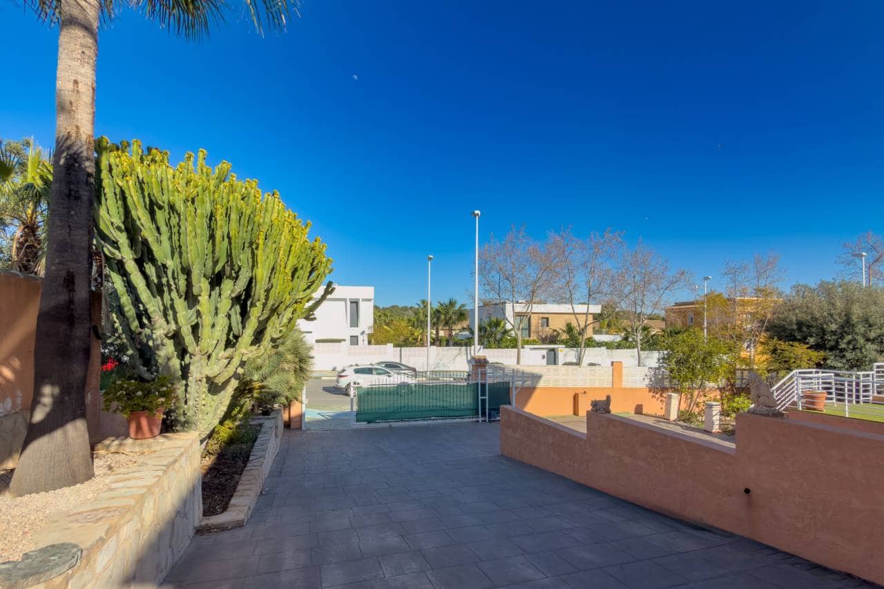 4 bedroom Villa for sale in Calpe / Calp with pool garage - € 750,000 (Ref: 9733680)