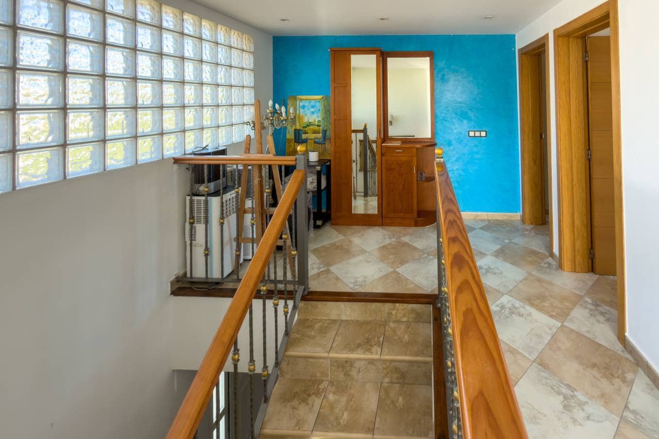 4 bedroom Villa for sale in Calpe / Calp with pool garage - € 750,000 (Ref: 9733680)