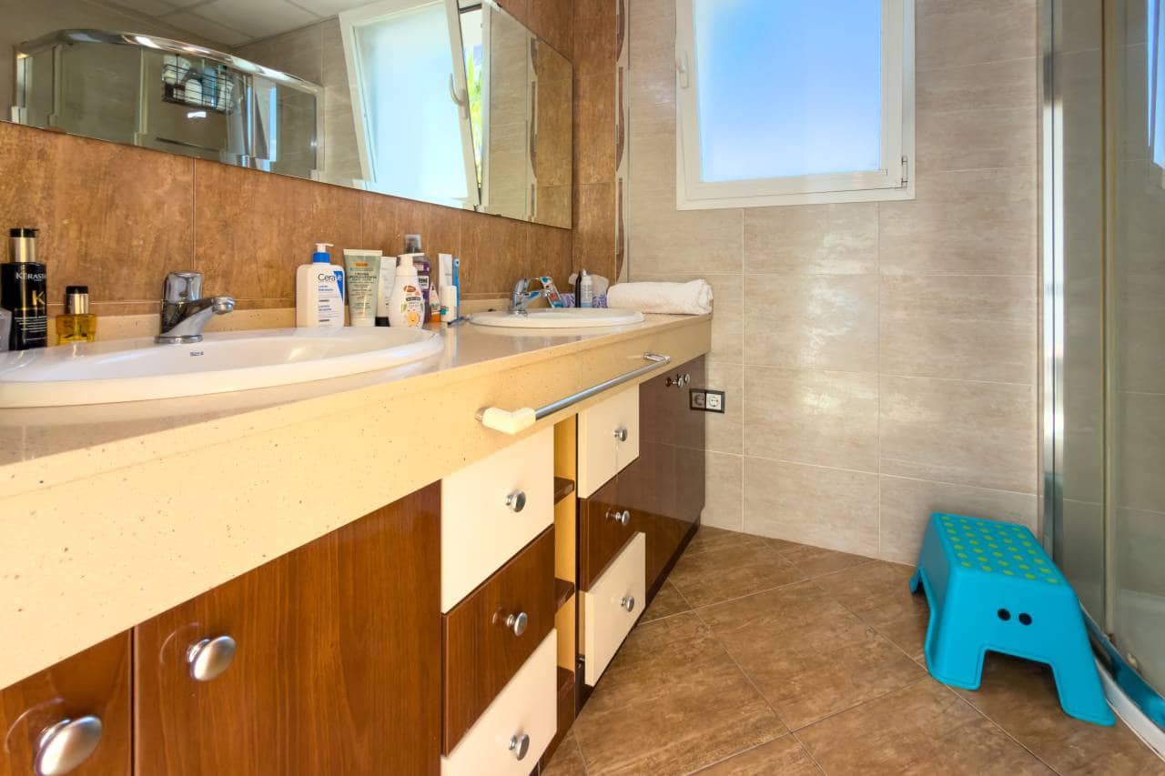 4 bedroom Villa for sale in Calpe / Calp with pool garage - € 750,000 (Ref: 9733680)