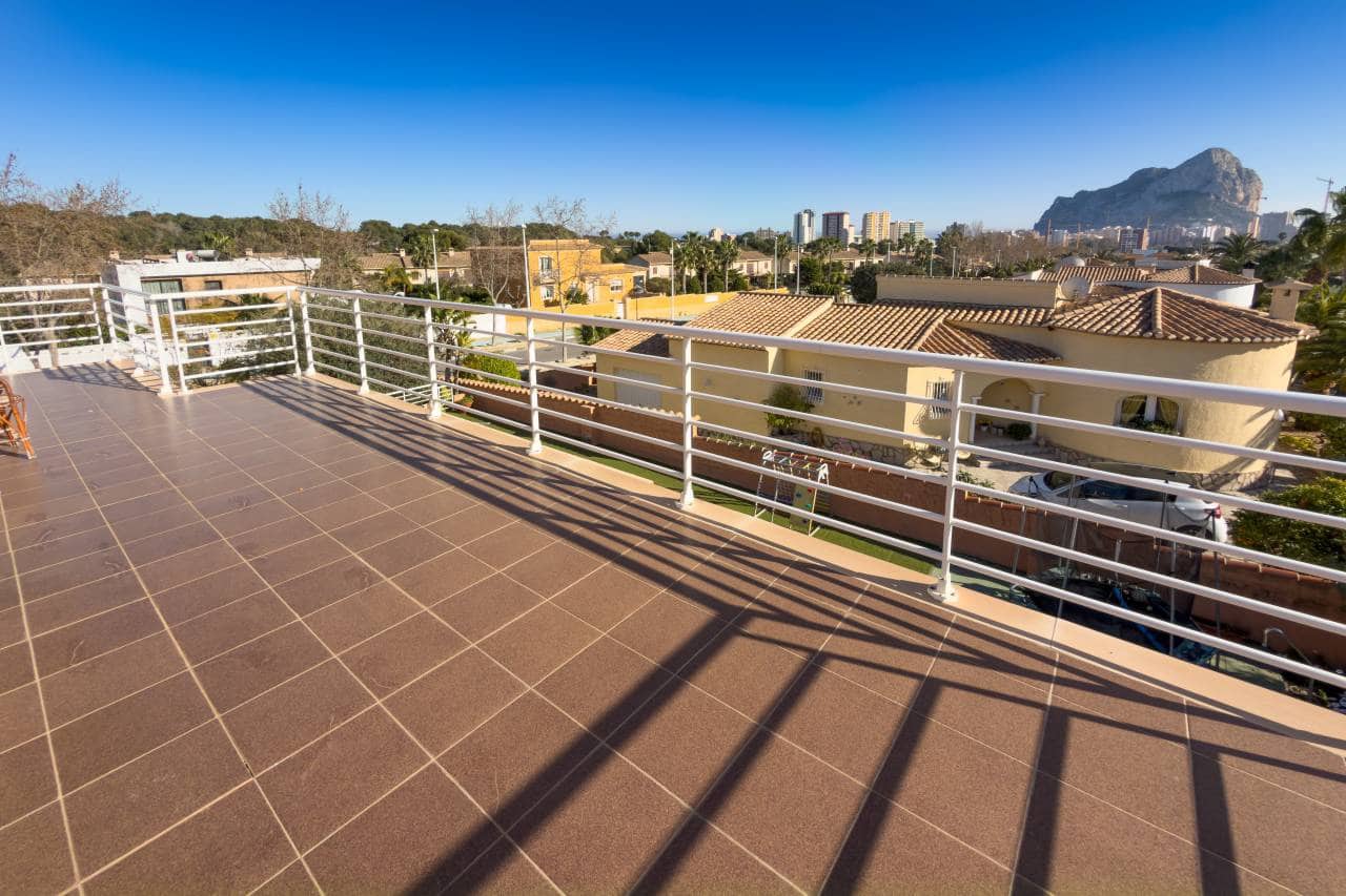 4 bedroom Villa for sale in Calpe / Calp with pool garage - € 750,000 (Ref: 9733680)