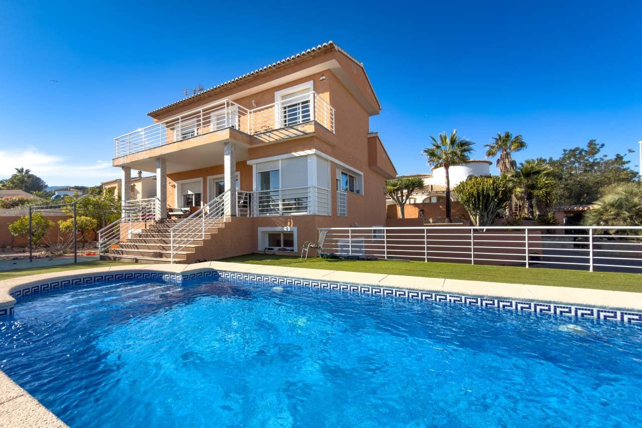 4 bedroom Villa for sale in Calpe / Calp with pool garage - € 750,000 (Ref: 9733680)