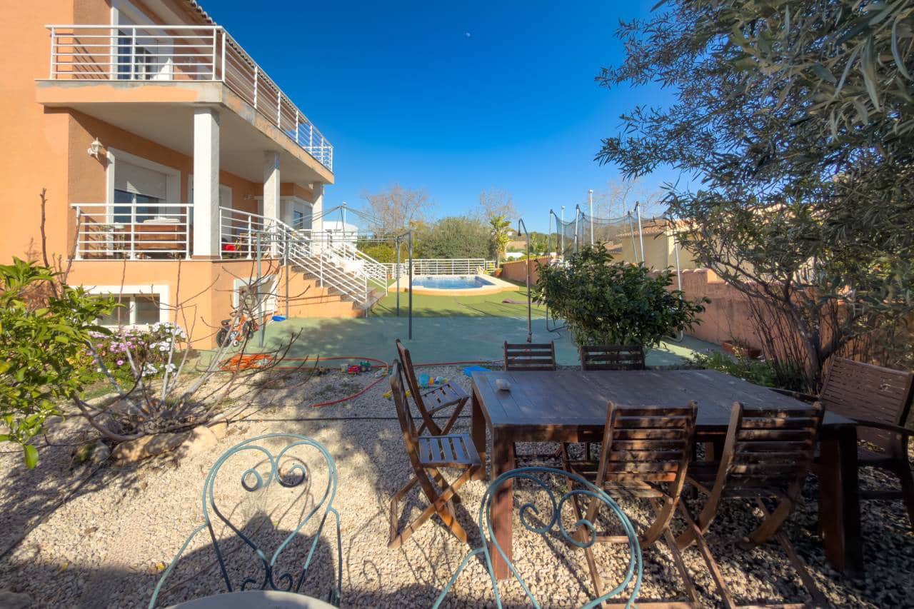 4 bedroom Villa for sale in Calpe / Calp with pool garage - € 750,000 (Ref: 9733680)