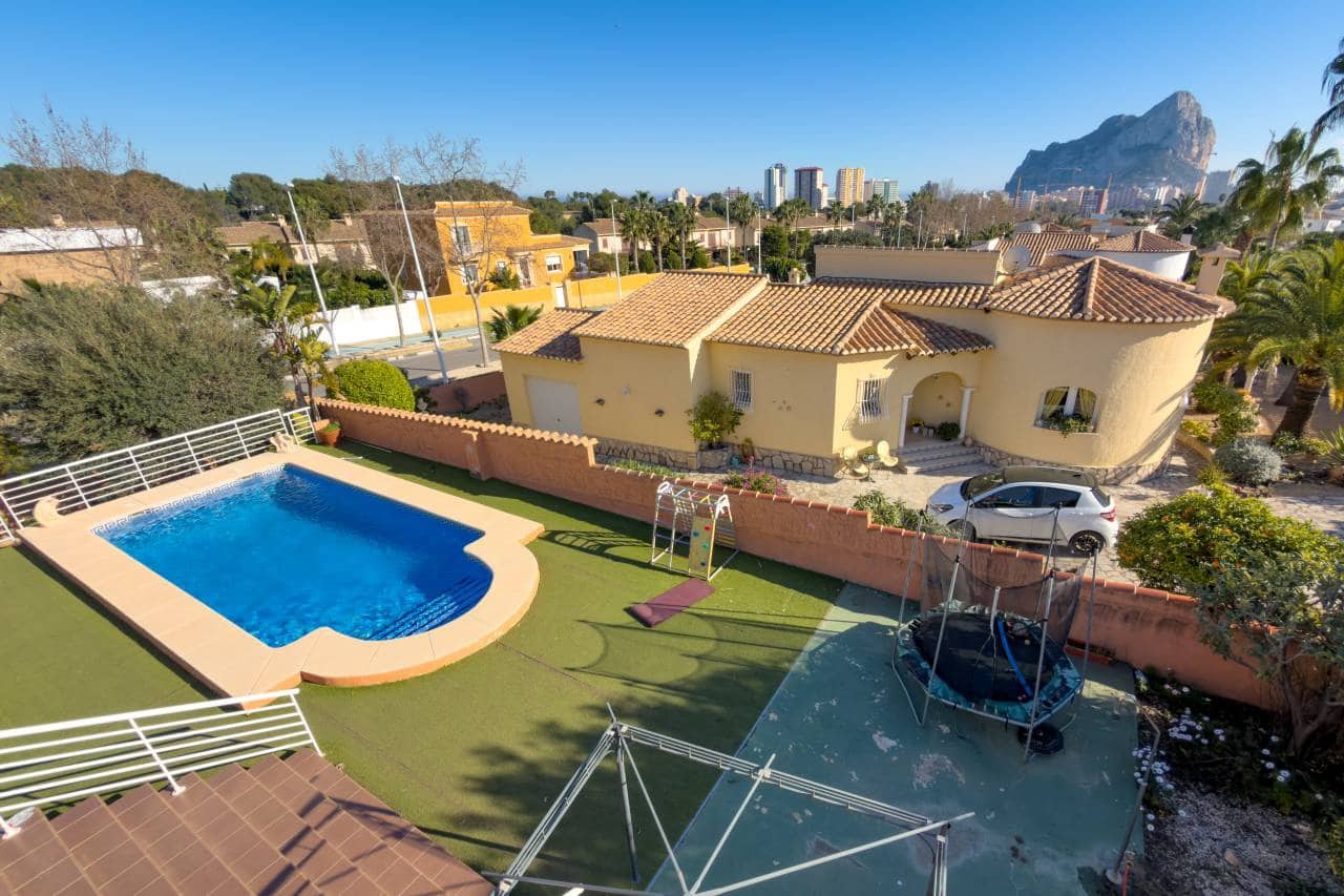 4 bedroom Villa for sale in Calpe / Calp with pool garage - € 750,000 (Ref: 9733680)