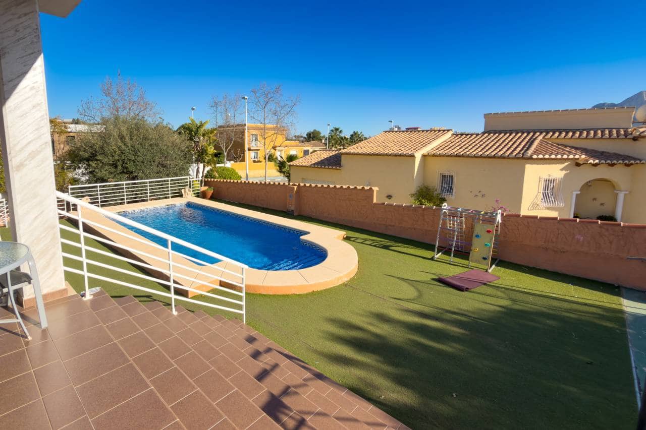 4 bedroom Villa for sale in Calpe / Calp with pool garage - € 750,000 (Ref: 9733680)