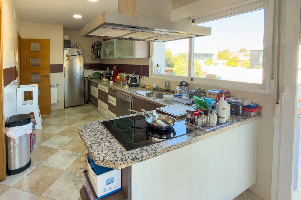 4 bedroom Villa for sale in Calpe / Calp with pool garage - € 750,000 (Ref: 9733680)