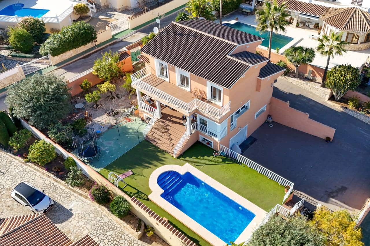 4 bedroom Villa for sale in Calpe / Calp with pool garage - € 750,000 (Ref: 9733680)