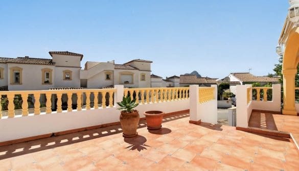 3 chambre Bungalow à vendre à Calpe / Calp avec piscine garage - 320 000 € (Ref: 9844356)