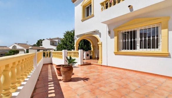 3 chambre Bungalow à vendre à Calpe / Calp avec piscine garage - 320 000 € (Ref: 9844356)