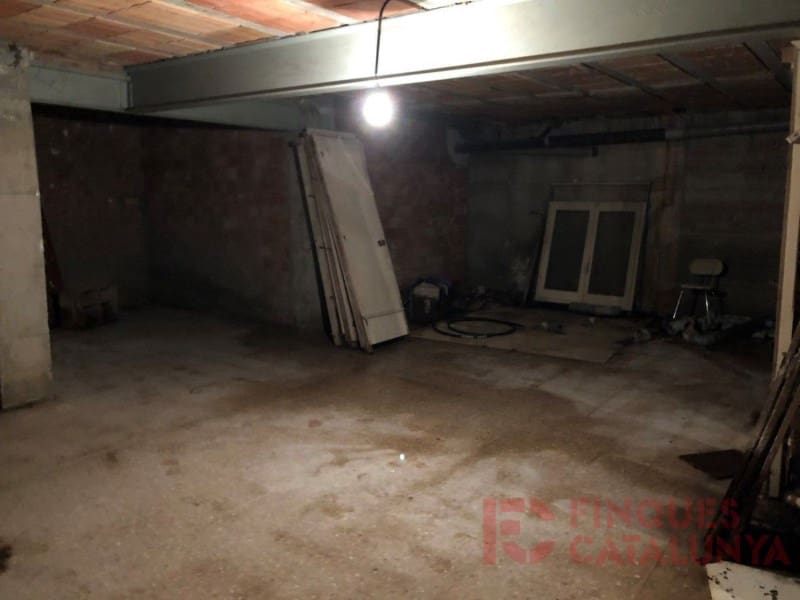 Commercieel te koop in Cassa de la Selva met garage - € 148.000 (Ref: 9433516)