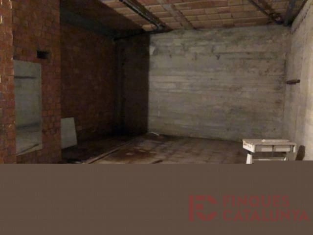 Kommersiell til salgs i Cassà de la Selva med garasje - € 148 000 (Ref: 9433516)