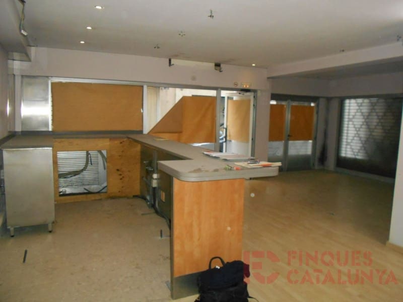 Commercieel te koop in Cassa de la Selva met garage - € 148.000 (Ref: 9433516)