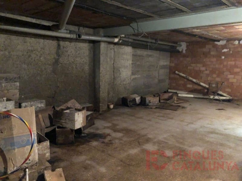 Commercieel te koop in Cassa de la Selva met garage - € 148.000 (Ref: 9433516)