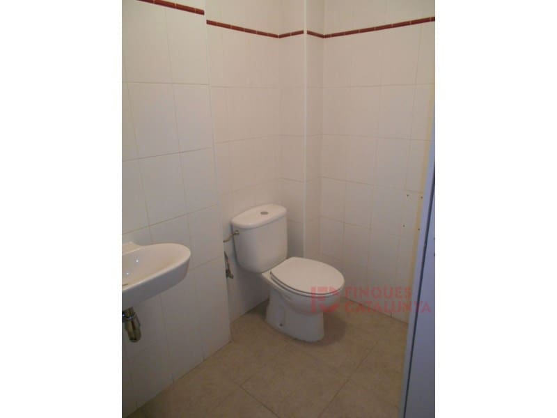 Commercieel te koop in Cassa de la Selva met garage - € 148.000 (Ref: 9433516)