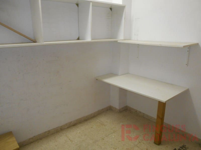 Commercieel te koop in Cassa de la Selva met garage - € 148.000 (Ref: 9433516)