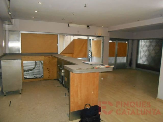 Kommersiell til salgs i Cassà de la Selva med garasje - € 148 000 (Ref: 9433516)