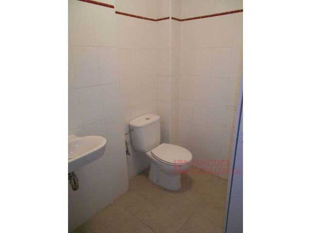 Kommersiell til salgs i Cassà de la Selva med garasje - € 148 000 (Ref: 9433516)