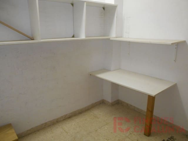 Kommersiell til salgs i Cassà de la Selva med garasje - € 148 000 (Ref: 9433516)