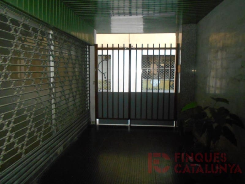 Commercieel te koop in Cassa de la Selva met garage - € 148.000 (Ref: 9433516)