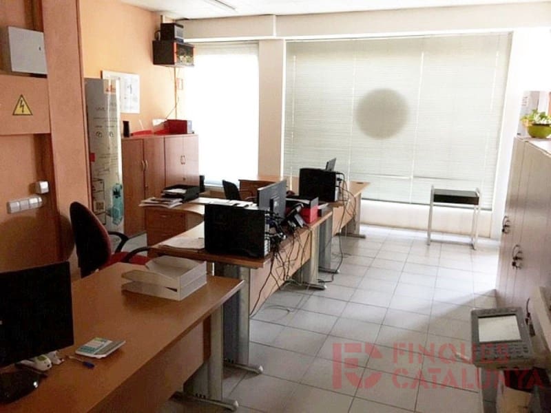 Commercieel te koop in Sarria de Ter met garage - € 195.000 (Ref: 9433520)