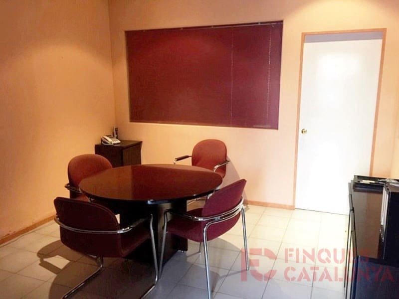 Commercieel te koop in Sarria de Ter met garage - € 195.000 (Ref: 9433520)