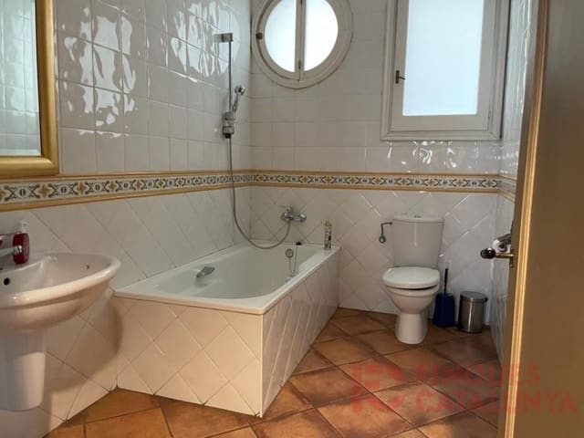 9 bedroom Office for sale in Girona city with garage - € 495,000 (Ref: 9433522)