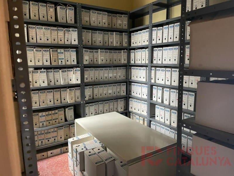 9 bedroom Office for sale in Girona city with garage - € 495,000 (Ref: 9433522)