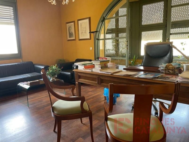 9 bedroom Office for sale in Girona city with garage - € 495,000 (Ref: 9433522)