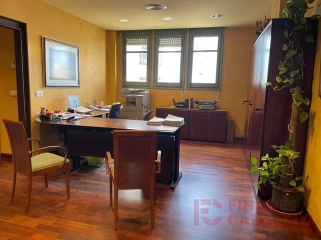 9 bedroom Office for sale in Girona city with garage - € 495,000 (Ref: 9433522)