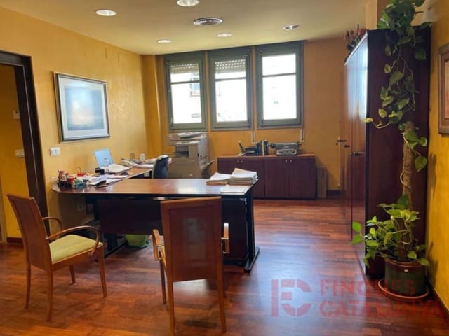 9 bedroom Office for sale in Girona city with garage - € 495,000 (Ref: 9433522)