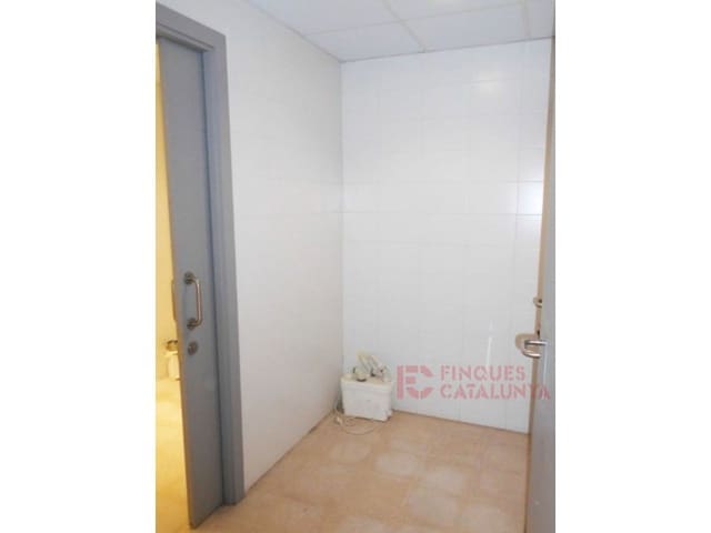 Comercial para venda em Girona cidade com garagem - 185 000 € (Ref: 9433523)