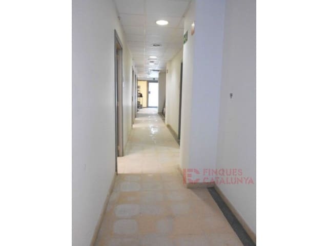 Comercial para venda em Girona cidade com garagem - 185 000 € (Ref: 9433523)