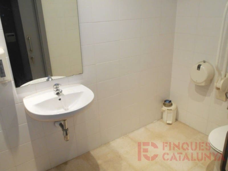 Kommersiell till salu i Girona stad med garage - 185 000 € (Ref: 9433523)