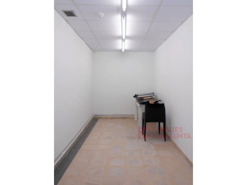 Kommersiell till salu i Girona stad med garage - 185 000 € (Ref: 9433523)